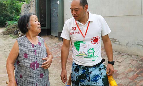 ʮ�깫��·�ϵĸߔ��ώ�