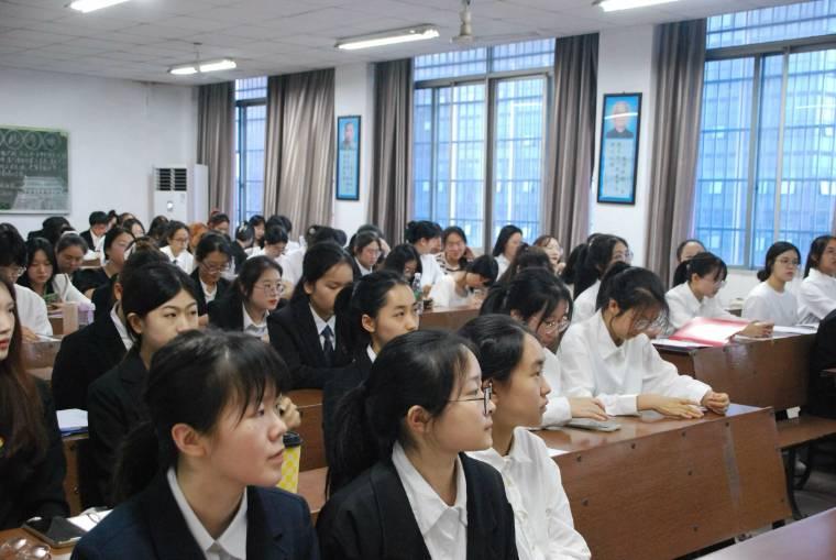 ���ώ�����W(xu��)��������W(xu��)Ժ��ʮ���ΈF(tu��n)�T�W(xu��)���������(hu��)�A(y��)���(hu��)�h������_