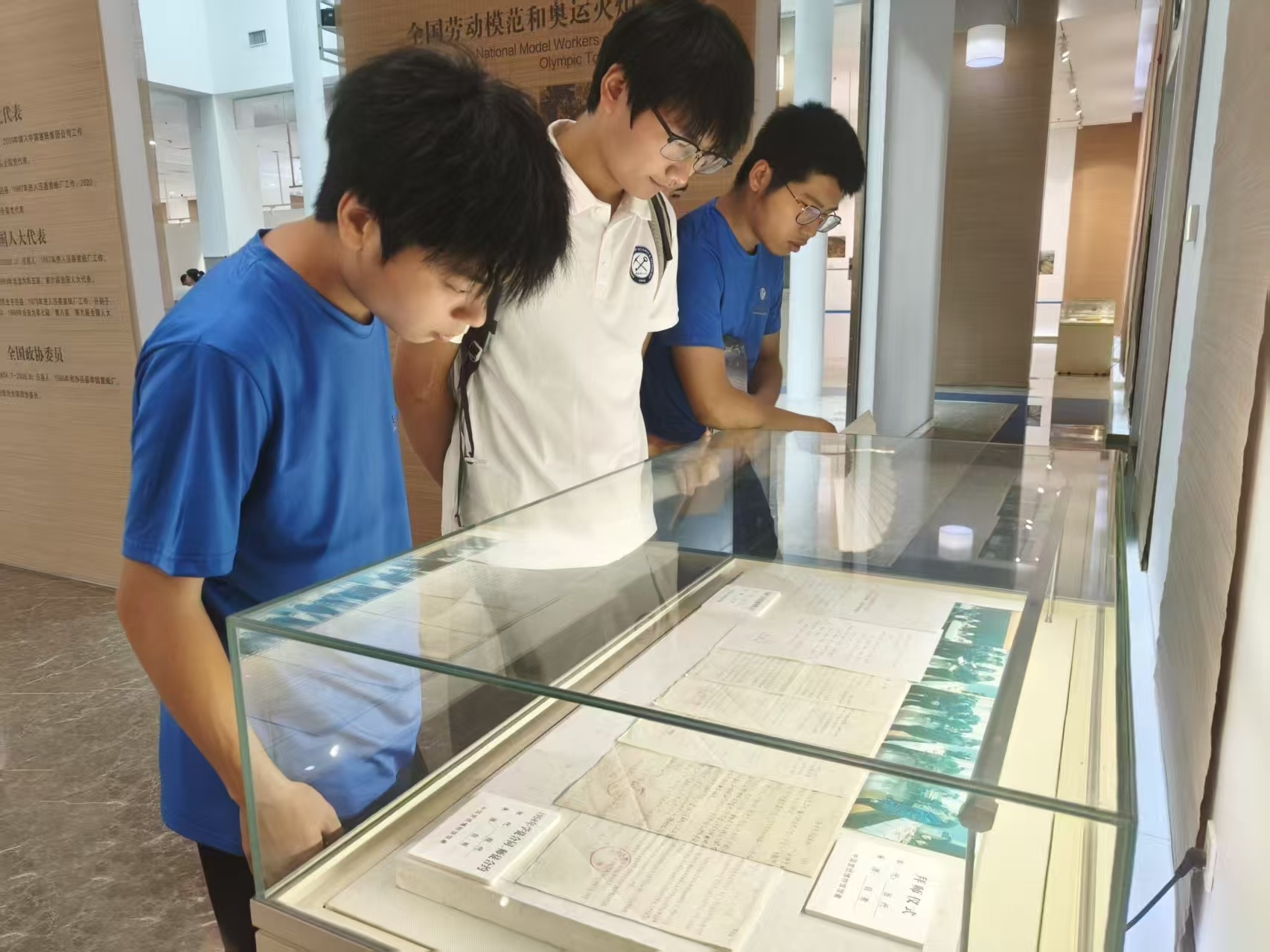 зz꣬ഺl(xing)dʰz(sh)`F(tun)̤Ї(gu)Ļ@_Ļ̽c(sh)`֮