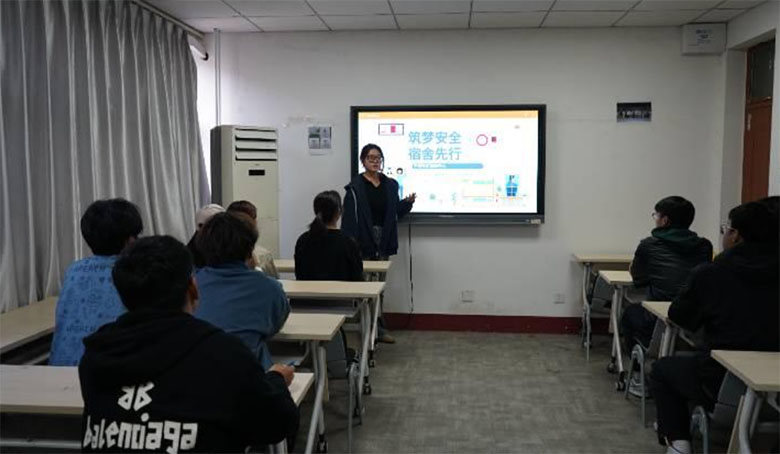 �ĳǴ�W(xu��)��ý���g(sh��)�W(xu��)Ժ�e�k������(m��ng)��ȫ �������С����v���(d��ng)