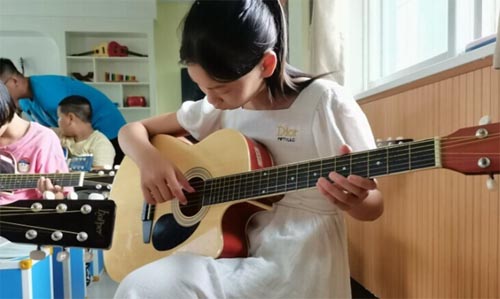 ����֧�̣��麢�ӂ�����δ��