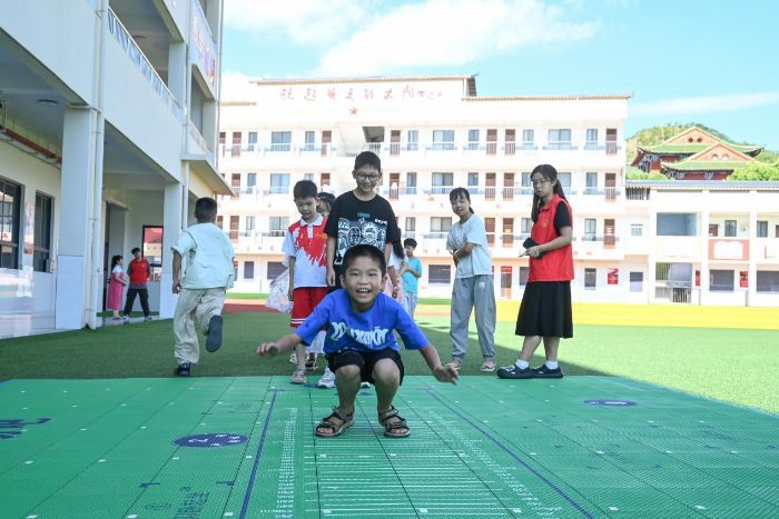 ͯ���������t·ͬ�У�־Ը����������l�僺ͯ�옷���L