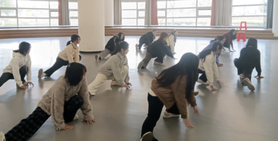 �ഺ�Ʉӣ��赸�̌W