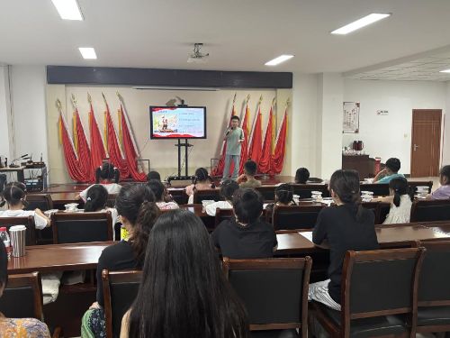 Ξ��ӳ��Ӣ��ʷ�����ֹ�����ƽ��