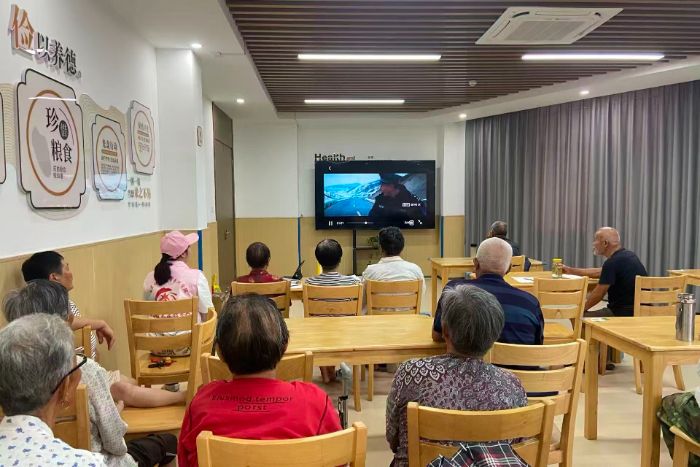 �Ͼ�������W(xu��)̩�݌W(xu��)Ժ���tʯ��־Ը�(du��)���M(j��n)���d�ͤ����Ժ ���������Ļ���������F(tu��n)�Y(ji��)